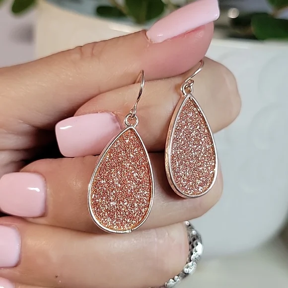 🔥LAST PAIR🔥 Copper Rose Shimmer Teardrop Earrings - Picture 3 of 4